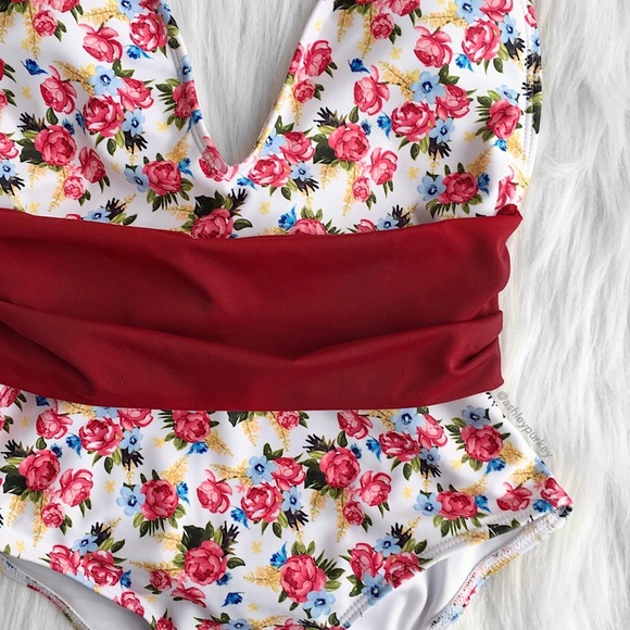 ❤️SALE❤️ White pink floral plunge belt one piece - Picture 2 of 6